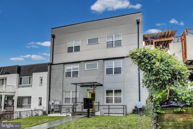 Building Photo - 2221 M St NE
