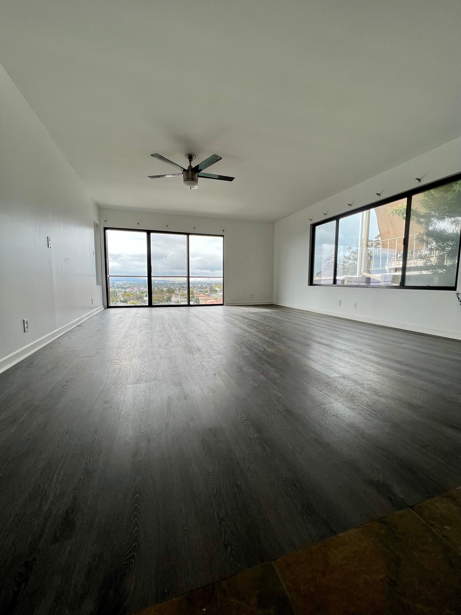 Building Photo - 2052 N Terrace Dr