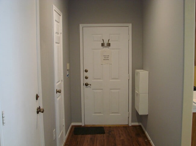 Building Photo - 2910 Blue Dawn Dr