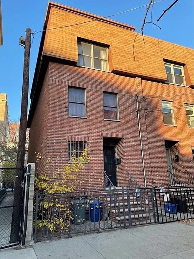 Building Photo - 210 Pavonia Ave