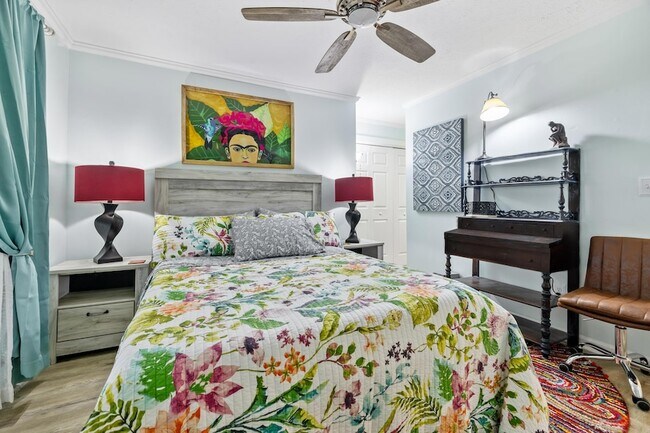 Building Photo - 3015 Old Bryan Dr