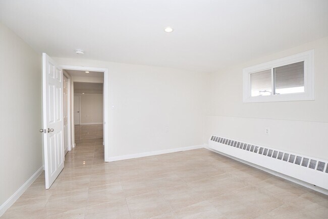 Building Photo - 53 St Germain St