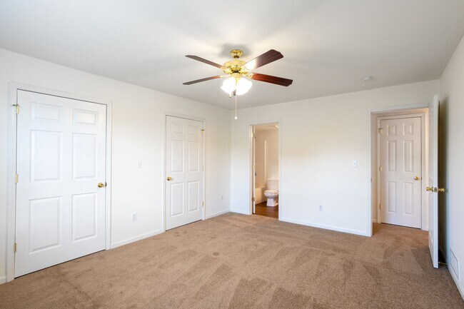 Building Photo - 2612-2614 Northampton Dr.