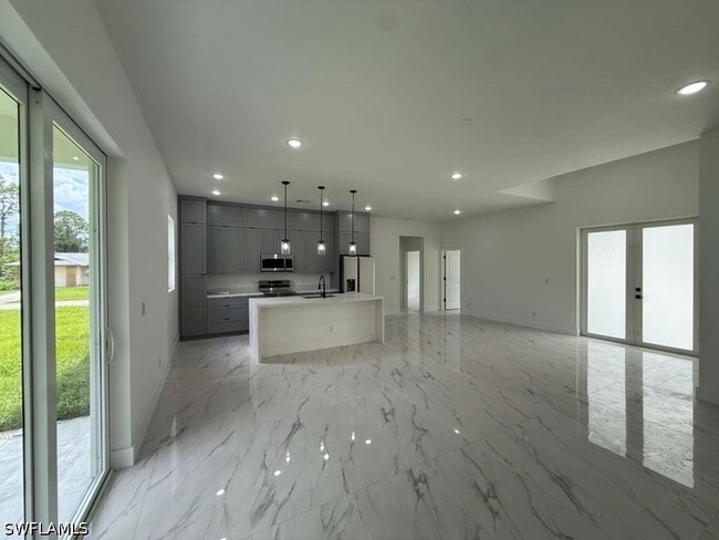 Building Photo - 723 Epps Brown St E