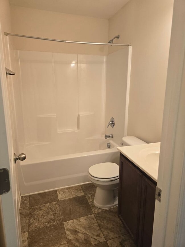 Building Photo - New Listing!