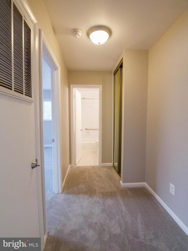 Building Photo - Spacious and sunny 1 bed/1 bath balcony co...