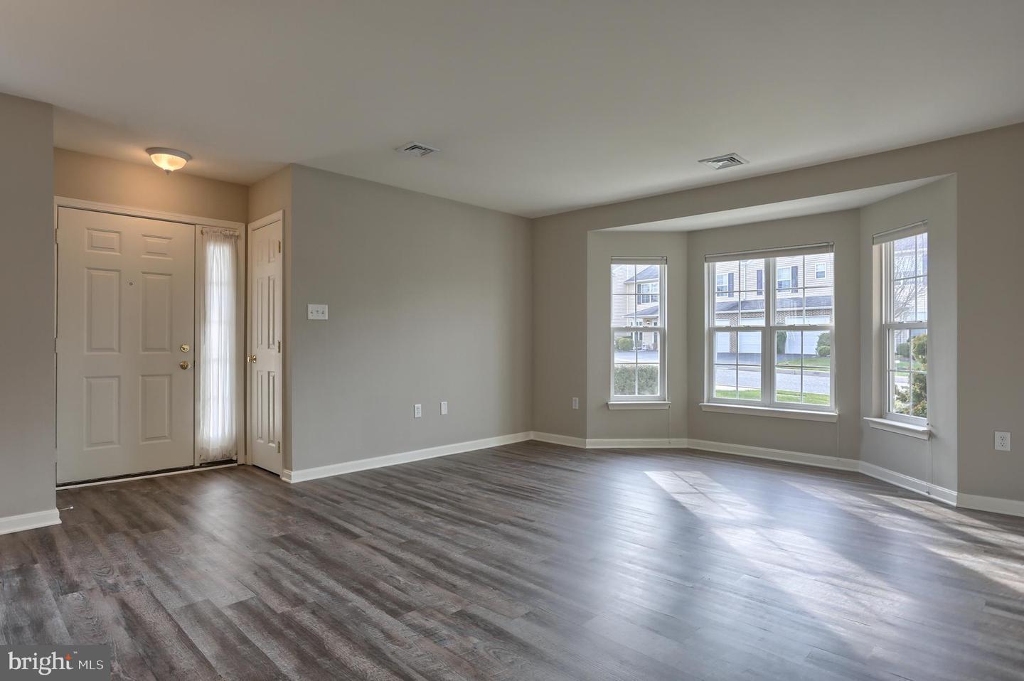 Building Photo - 150 Merlin Dr