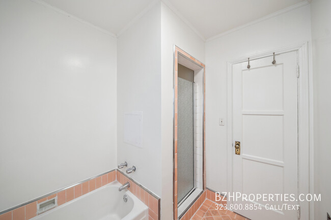 Building Photo - 1047 S Holt-