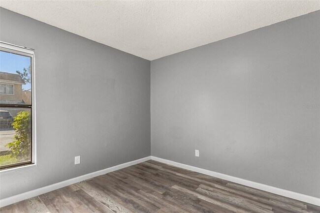 Building Photo - 85 Silver Park Cir