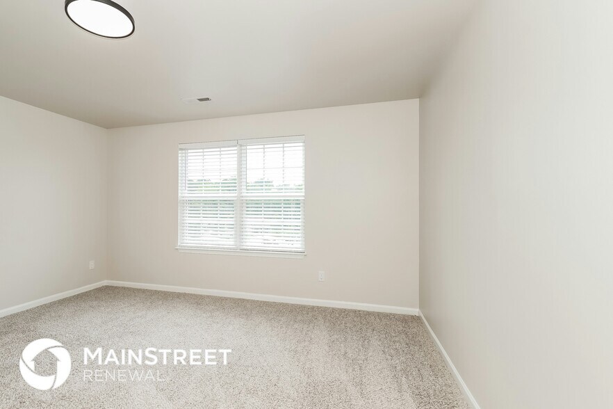 Building Photo - 1086 Aster Way