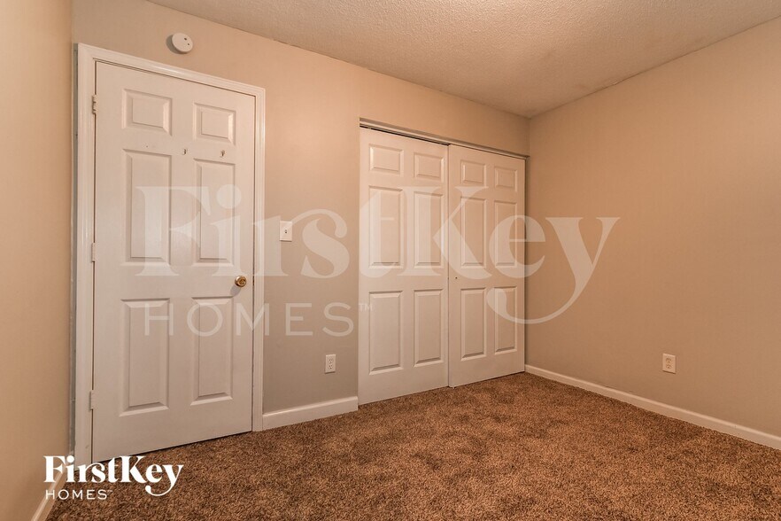 Building Photo - 2529 N Parker Ave