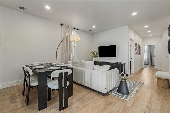 Building Photo - 97-99 Zabriskie St