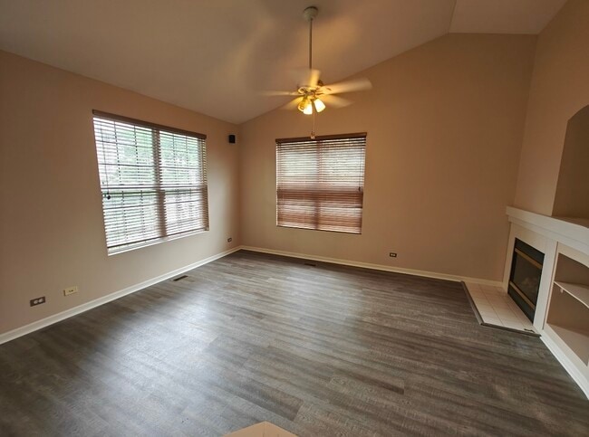 Building Photo - 1047 Chadwick Dr
