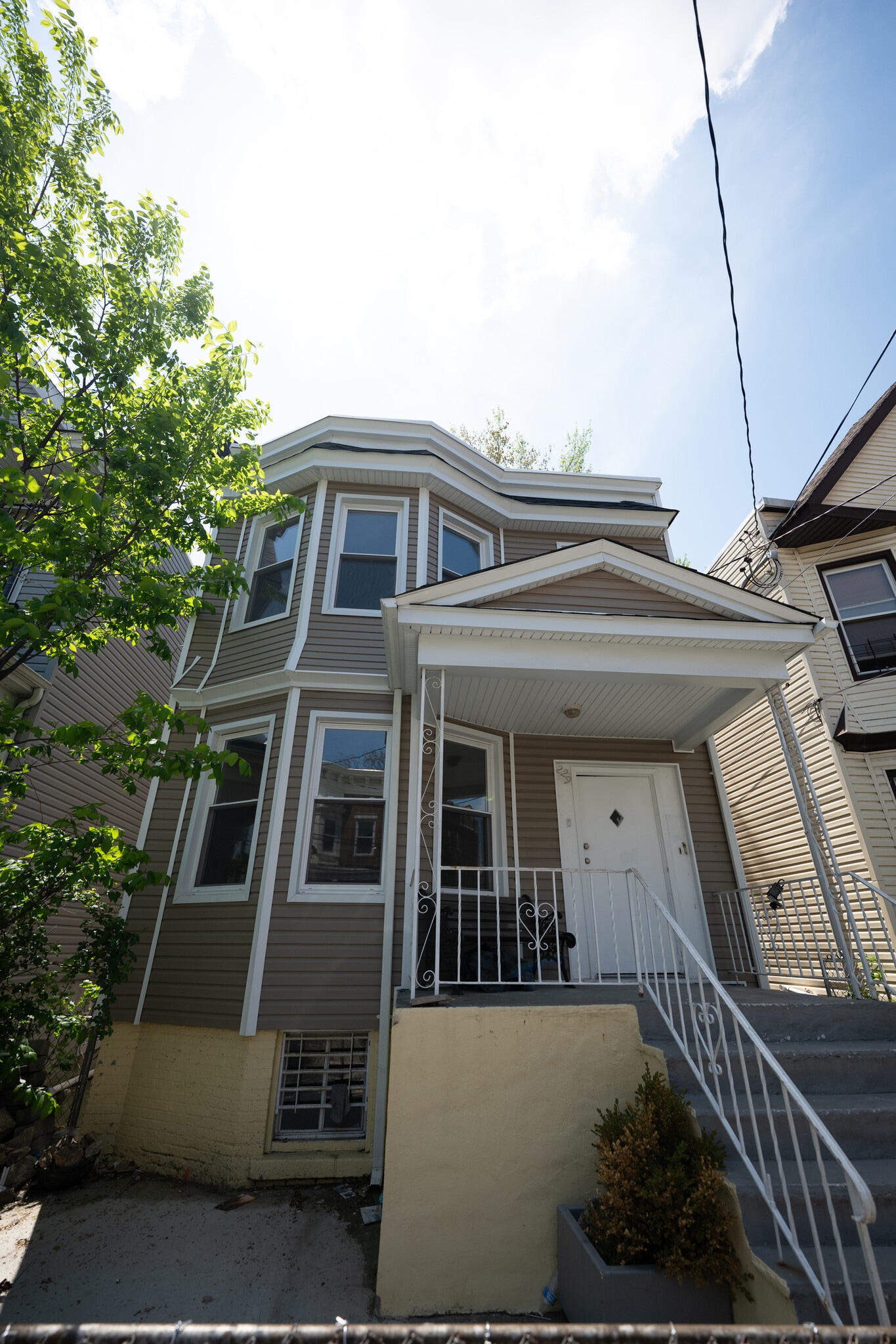 Building Photo - 229 Bidwell Ave