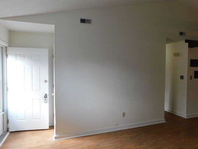 Building Photo - Affordable Gem!