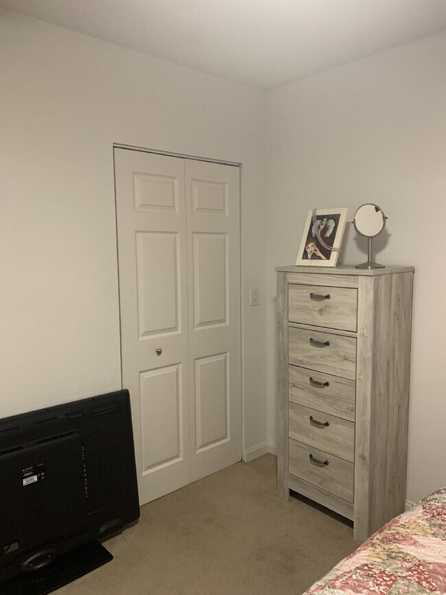 Building Photo - First Floor One Bedroom Plantation Point C...