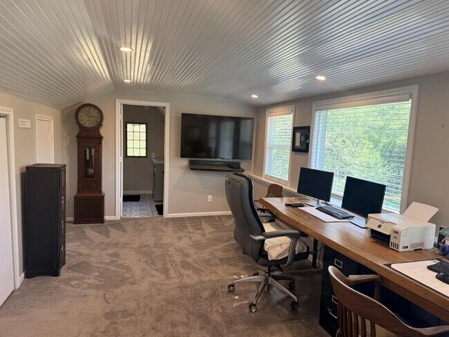 Building Photo - 227 Crooked Hollow Rd