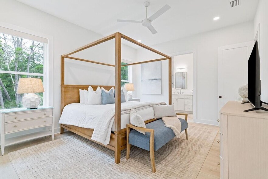 Building Photo - 68 Sarah St