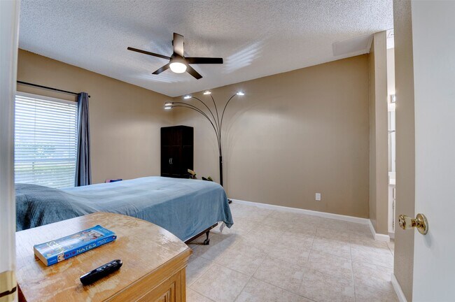 Building Photo - 2300 Augusta Dr