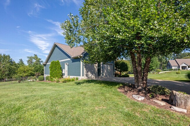 Building Photo - High-End Home on One Level - Beautiful Fletcher Neighborhood