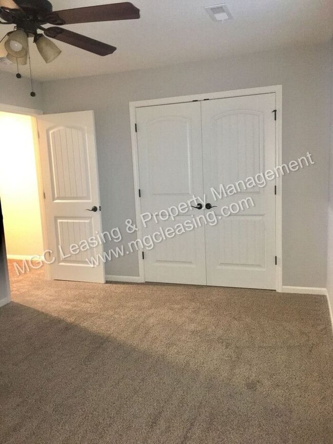 Building Photo - Serrano Townhomes: Modern Comfort & Cozy Kansas City Living + $500 off rent - ask me how