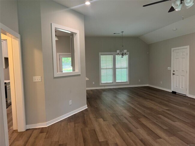 Building Photo - 107 Fox Run Dr