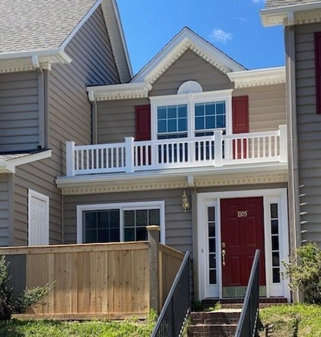 Building Photo - Available NOW! 2 bedroom condo in Bristol ...