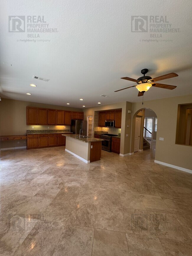 Building Photo - Ideal Layout! 4 Bedroom Home with Main Floor Bed/Bath & Open Loft