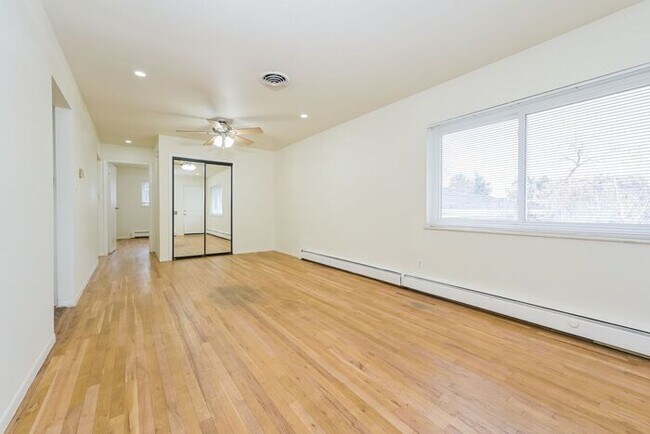 Building Photo - Spacious 2-Bedroom Single-Family with Mode...