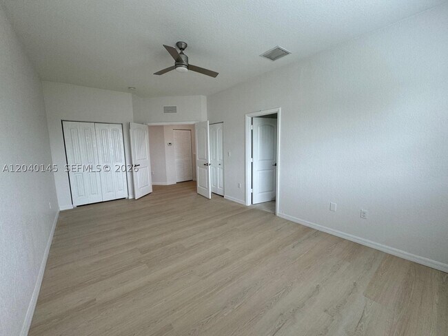 Building Photo - 3526 NW 29th Ct