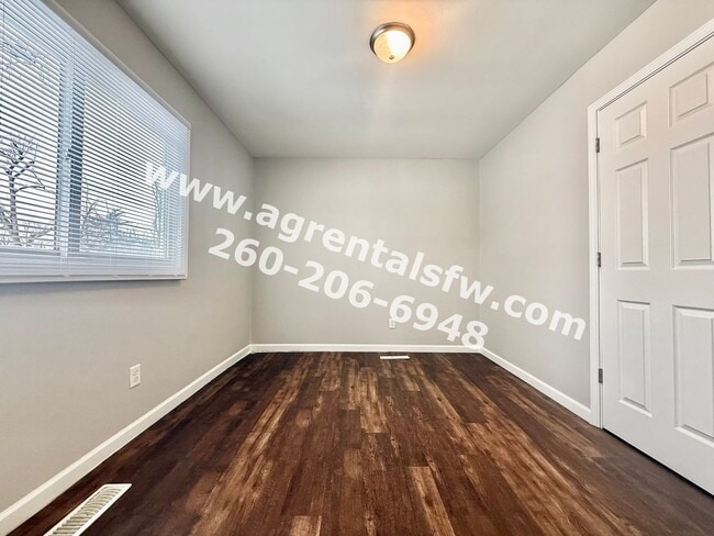 Building Photo - 3 Bedroom house