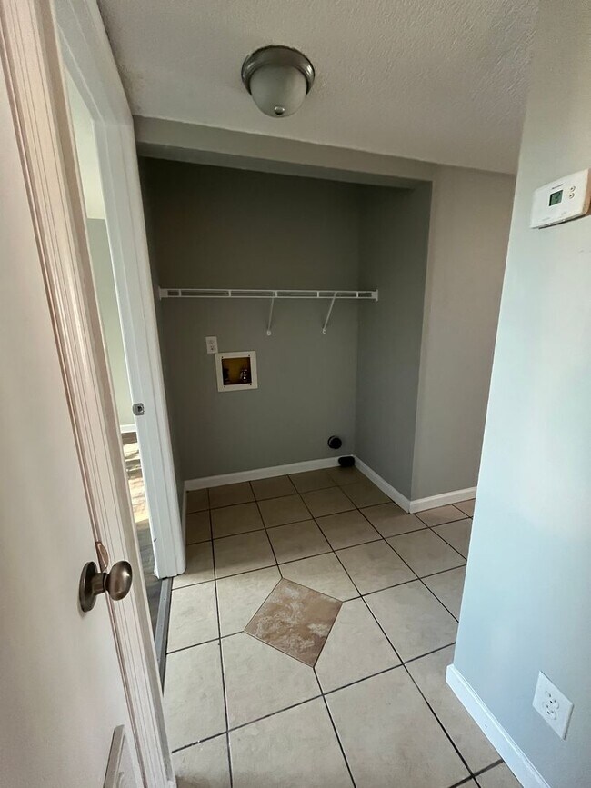 Building Photo - 2213 Jonathan Dr NW