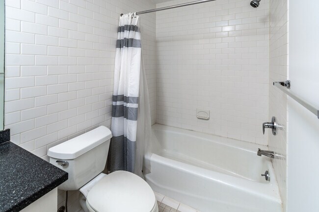 Building Photo - 36 Moore St