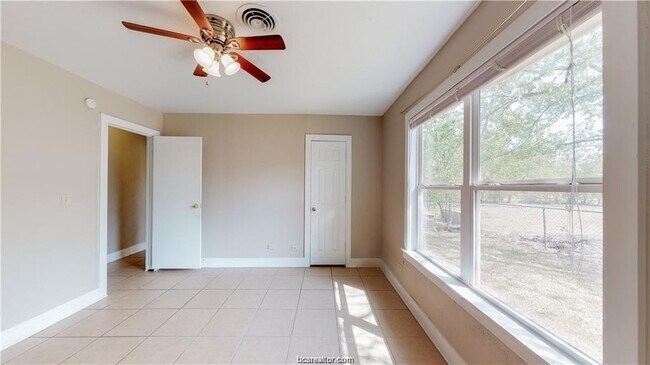 Building Photo - 202 Walton Dr