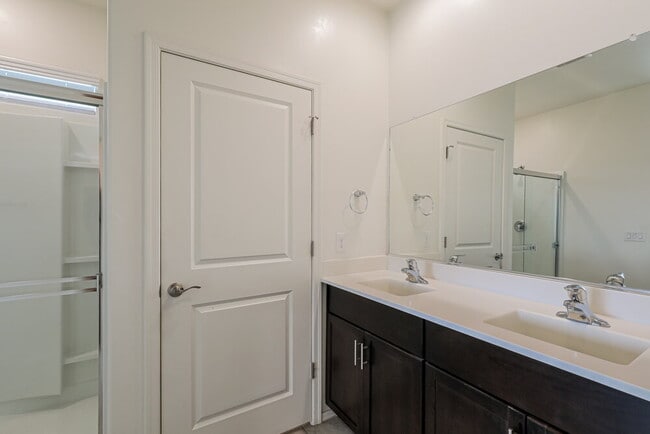 Building Photo - 11208 S Weismann Dr