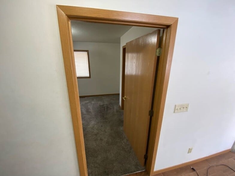 Building Photo - 106 5th Ave S