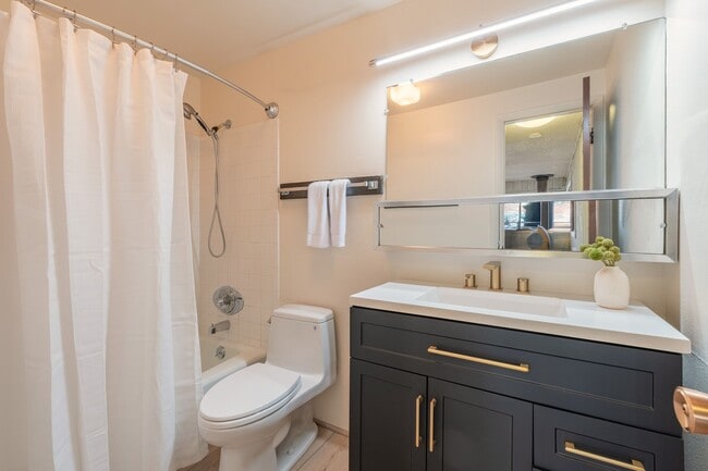 Building Photo - 700 S Monarch St