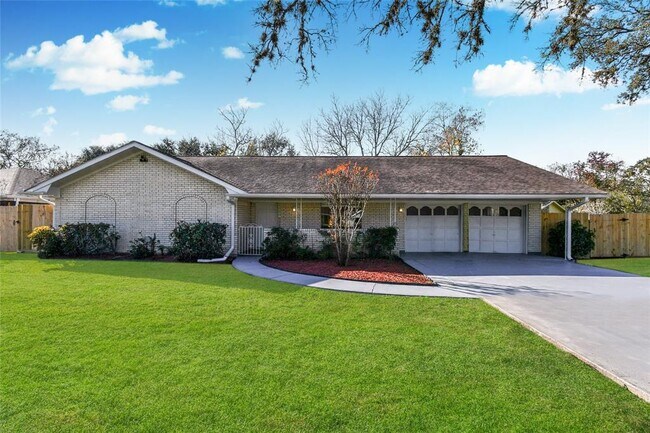 Building Photo - 1504 Holly Cir