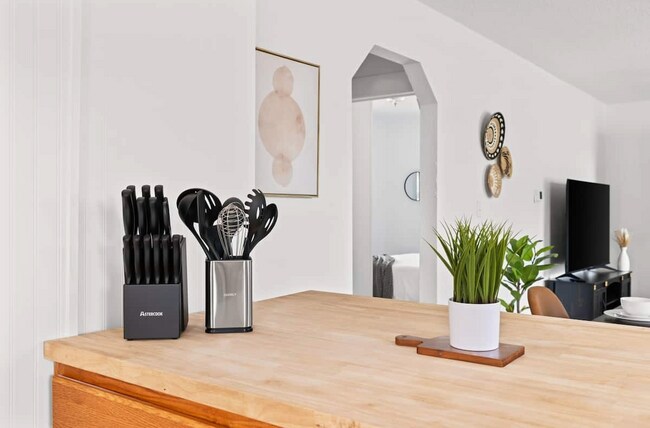 Building Photo - 1905 5th St S