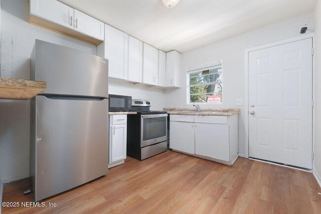 Building Photo - 239 E 16th St