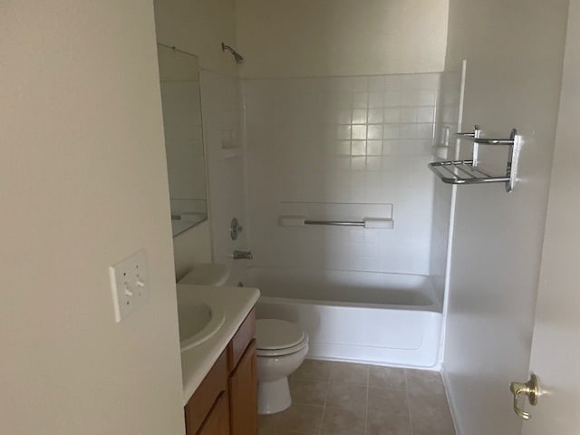 En suite bath in BR 1 - 565 Peerless Way