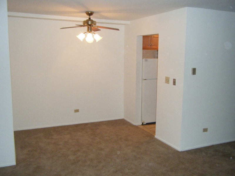 Building Photo - 547 Brookside Dr