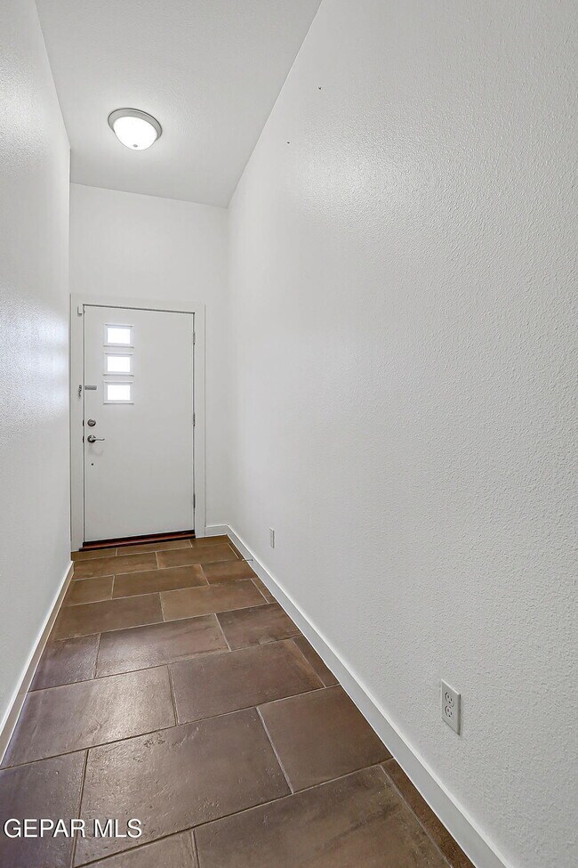 Building Photo - 308 S Manzanita Dr