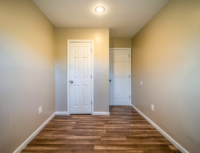 Building Photo - Spacious 3-Level Townhouse with Finished Basement and Fenced Patio