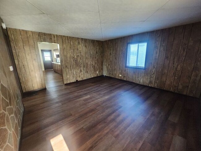 Building Photo - Cute 3 Bedroom Home