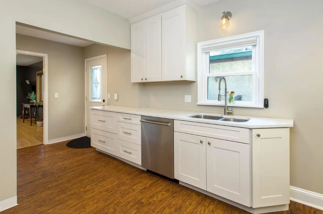 Building Photo - 2417 23rd Ave S