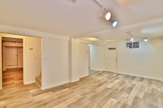 Building Photo - Spacious, Accessible Downtown Silver Spring Townhome!!.... Renovated Kitchen, Finished Basement, ...