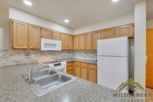 Building Photo - 749 Lagoon Dr