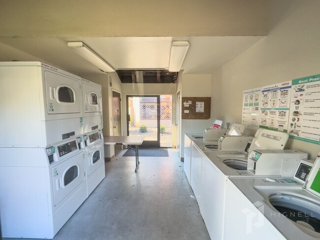 Building Photo - Apartment for Rent in Chico CA | Pool, Spa, Near Bidwell Park, Pet Friendly