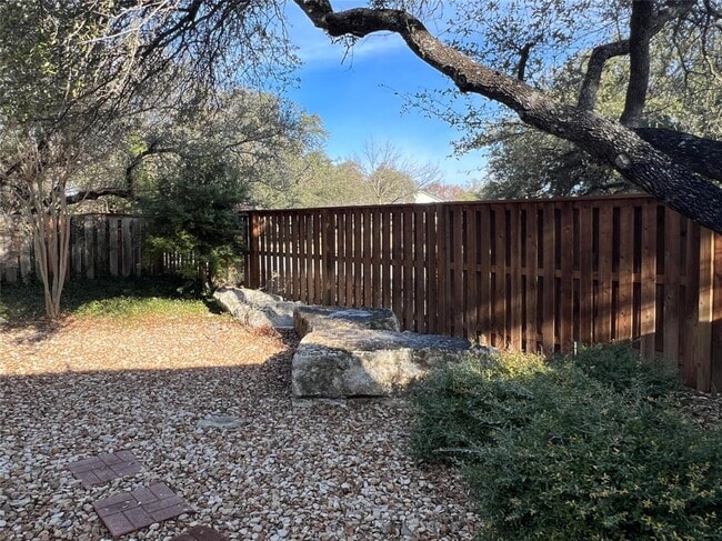 Building Photo - 10 Troon Dr